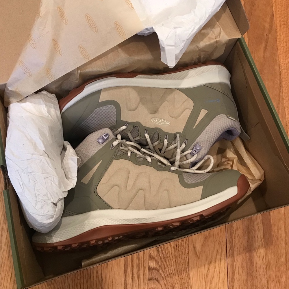 New in box keen hiking shoes